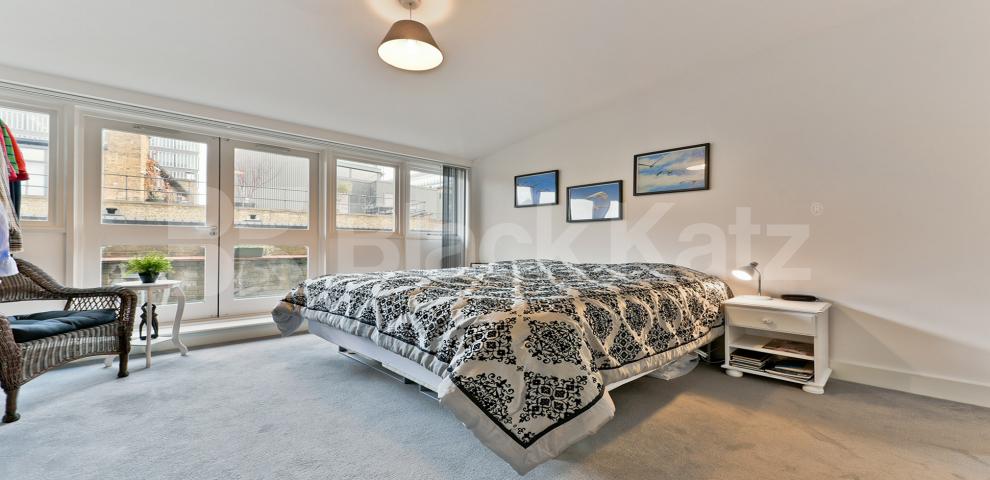 			LET , 2 Bedroom, 2 bath, 1 reception Penthouse			 Lion Court Shand Street, London Bridge